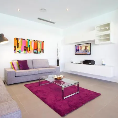 Puerto Del Carmen Sleeps 8 With Pool And Air Con Villa Puerto del Carmen (Lanzarote)