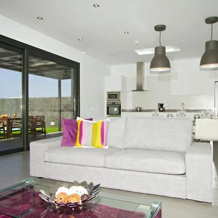 Puerto Del Carmen Sleeps 8 With Pool&air Con