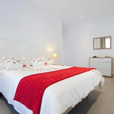 Puerto Del Carmen Sleeps 8 With Pool And Air Con Villa Puerto del Carmen