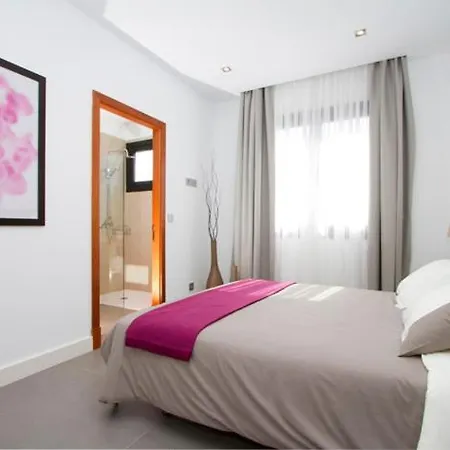 Willa Puerto Del Carmen Sleeps 8 With Pool And Air Con