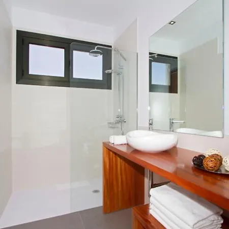 Villa Puerto Del Carmen Sleeps 8 With Pool And Air Con